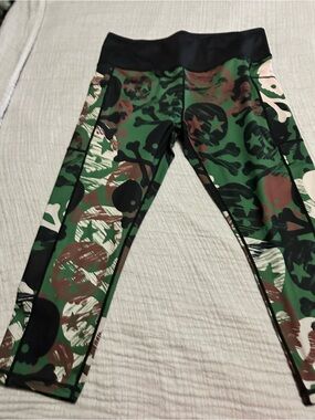 Constantly Varied Gear Reversible Capri Leggings